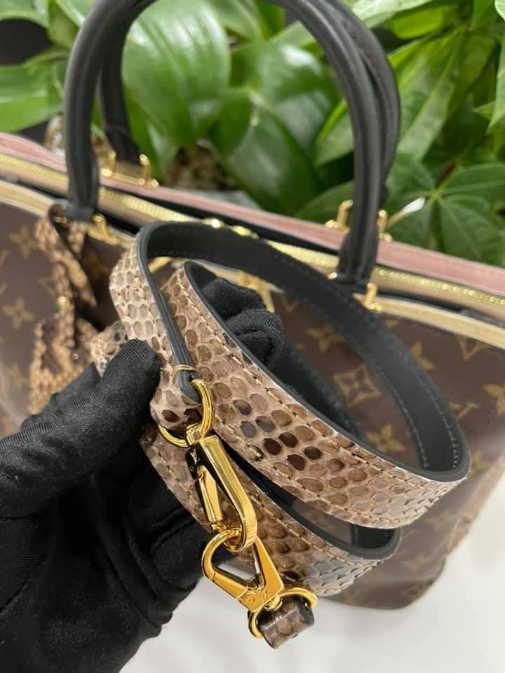 Louis Vuitton Millefeleuillle Tote Monogram Python Nat, Luxury