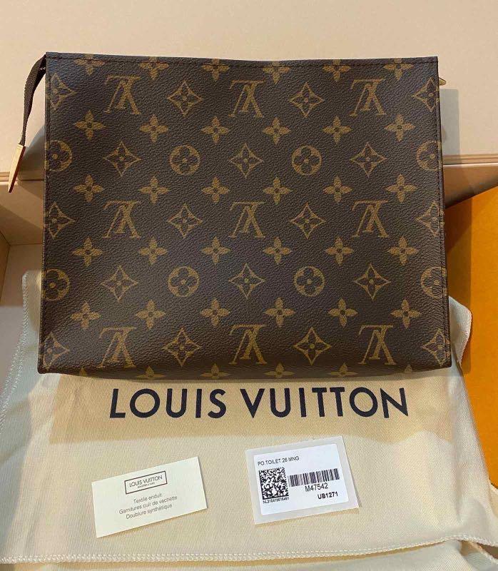 Louis Vuitton LV Monogram Raffia Poche Toilette 26 (Limited Edition Toiletry  Pouch 26 By The Pool Collection), Luxury, Bags & Wallets on Carousell