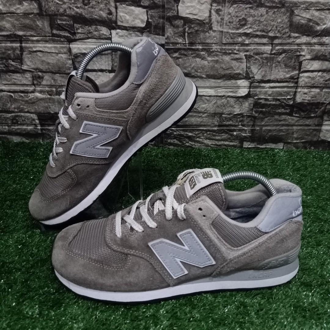 New Balance 574 Classic, Fesyen Pria, Sepatu Sneakers di Carousell