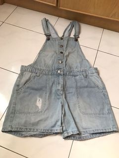 (Category: ) located in . Submitted by foruapparel_x (Listing ID 1093529024, Image 1). Description: .