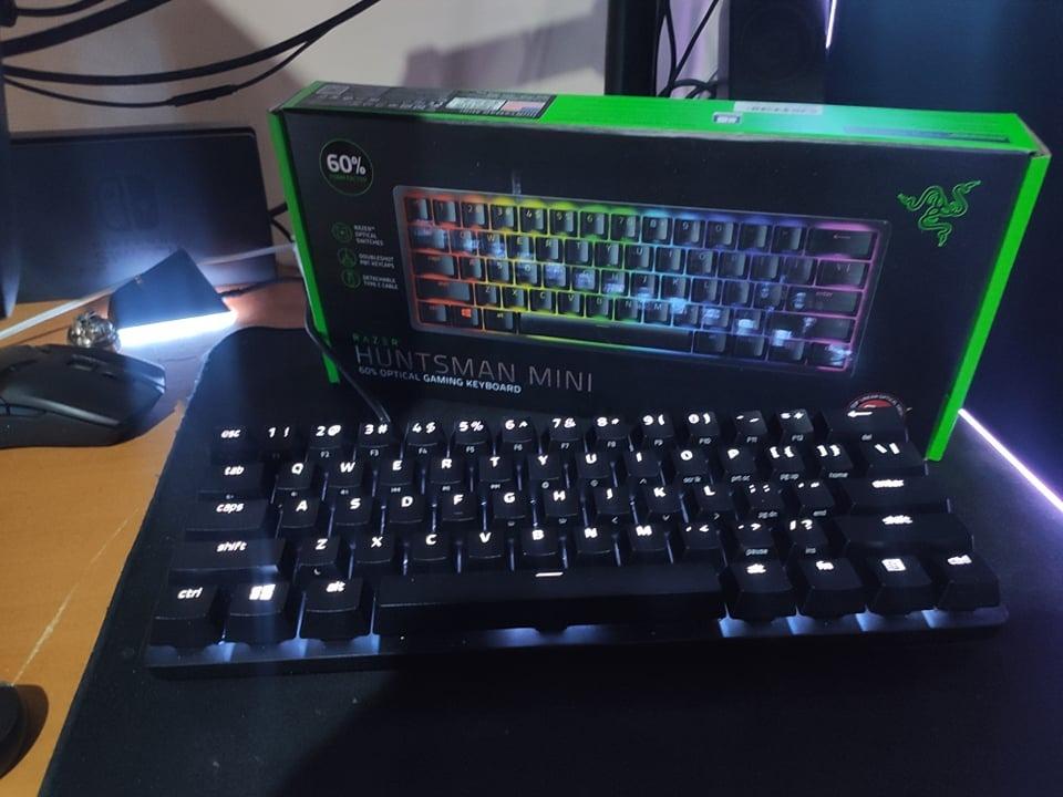 RAZER HUNTSMAN MINI RED LINEAR SWITCH FREE PUDDING KEYCAPS w/ BOX