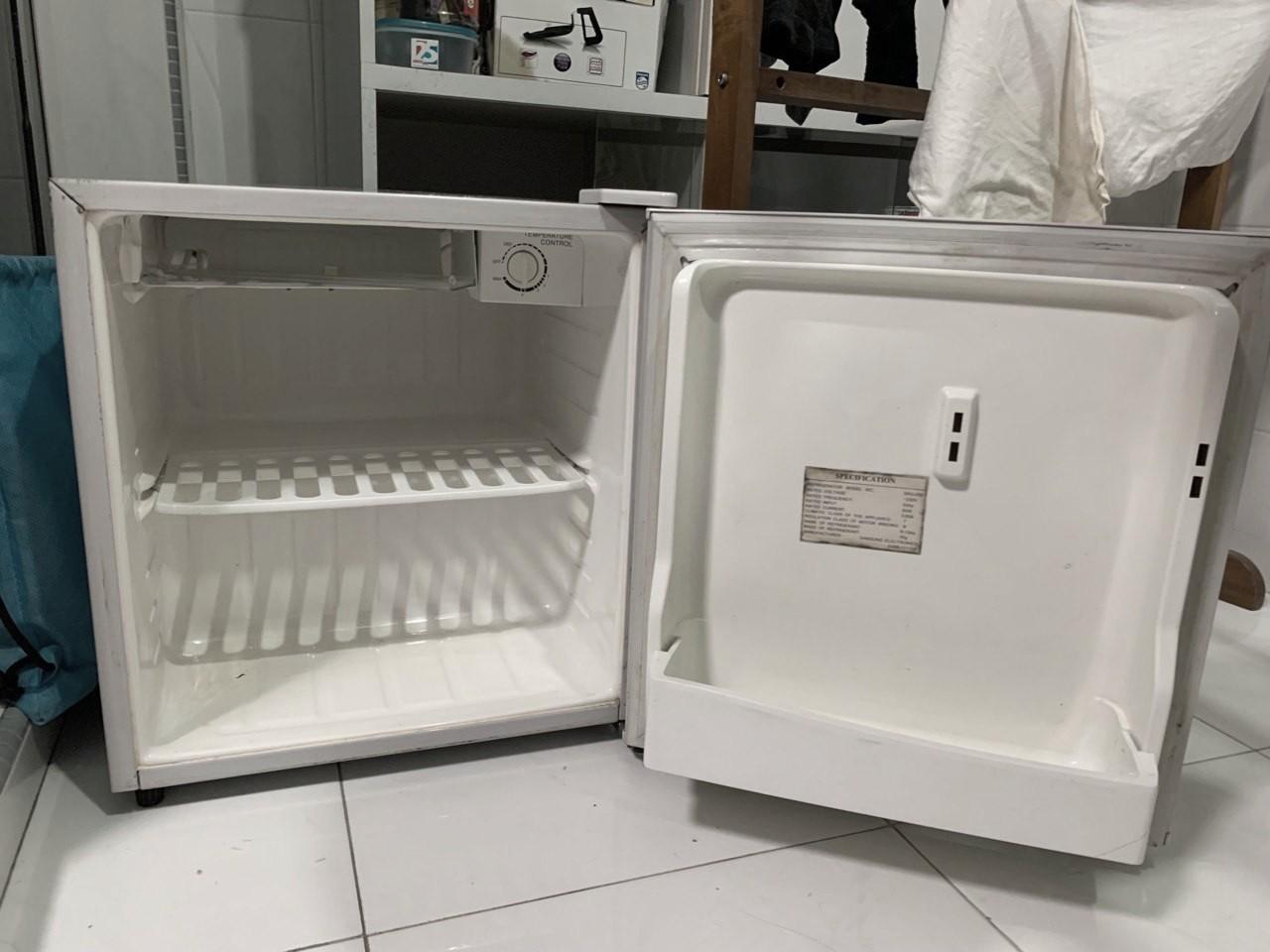 Samsung Mini Fridge, TV & Home Appliances, Kitchen Appliances