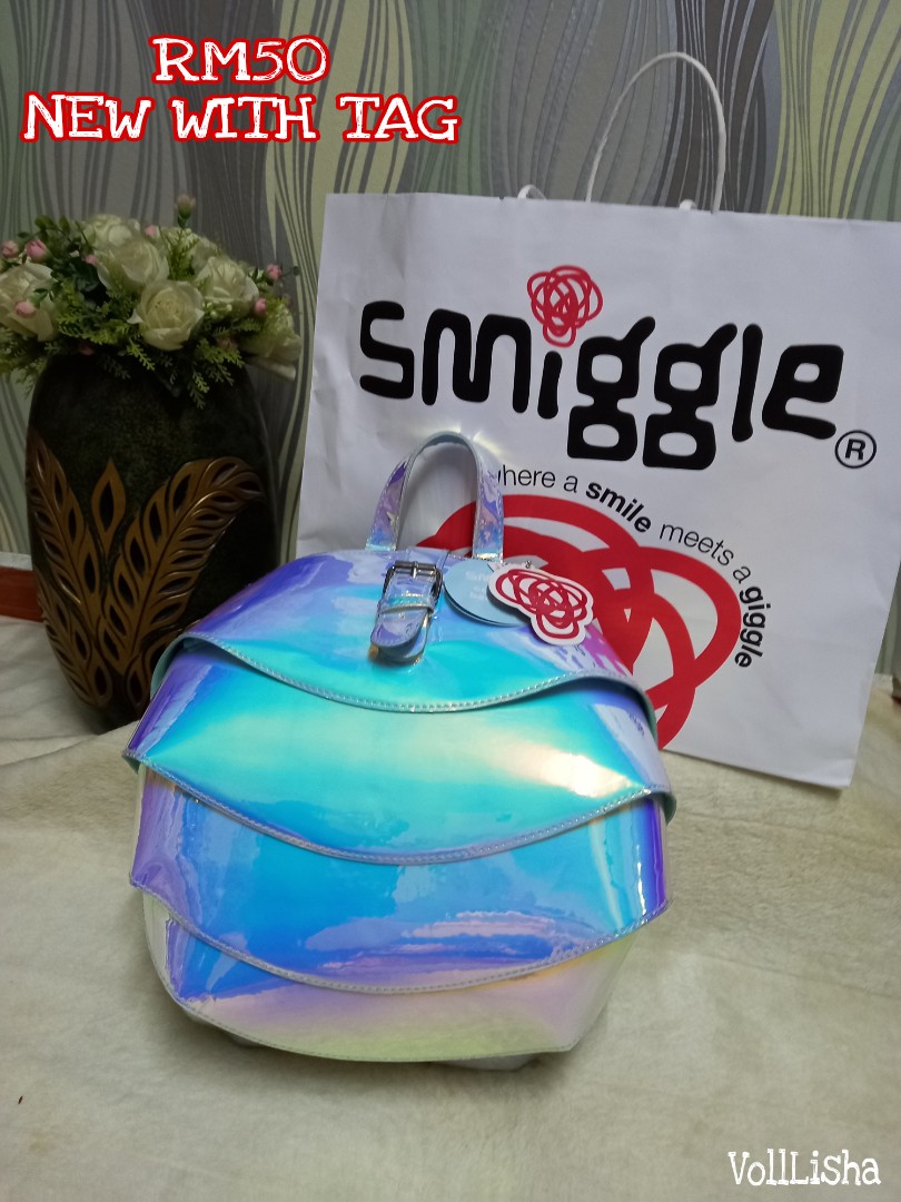 Smiggle collapse backpack 2025