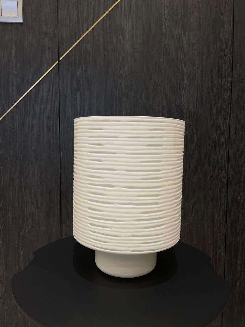 Vases (Category: Vases & Decorative Bowls) located in Singapore. Submitted by daintypeony (Listing ID 1093555521, Image 3). Description: Enquire for individual price! Quality and elegant glasses 🌿 Start price at $50 Price negotiable! Brown vase SOLD.