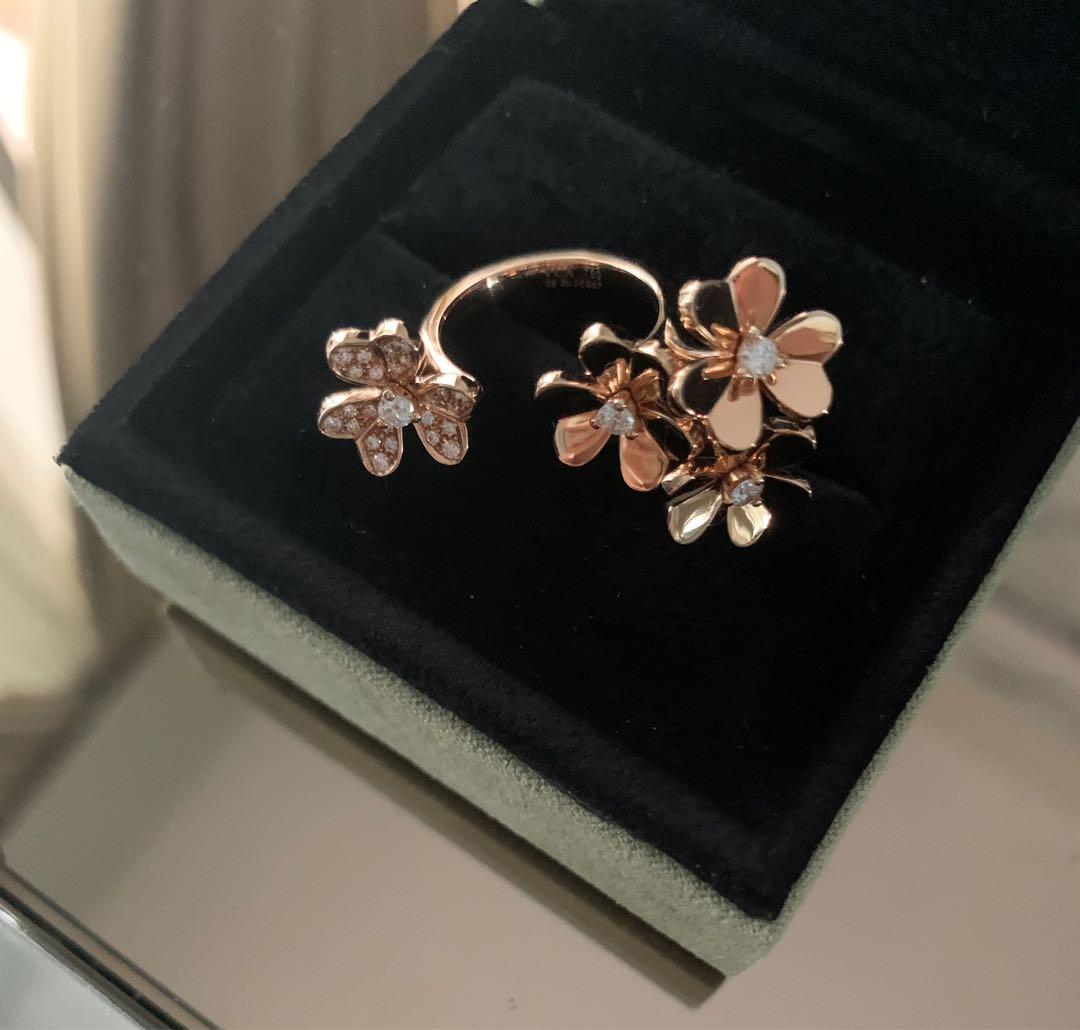 Frivole between shop the finger ring