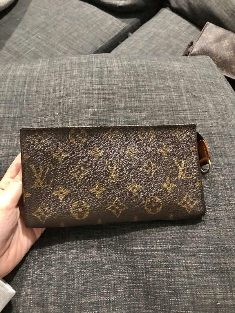 Authentic Louis Vuitton Monogram Pouch (Category: Luxury Bags & Wallets) located in Pasig City. Submitted by palmd (Listing ID 1093795952, Image 3). Description: Long toiletry pouch Exterior condition: 10/10 Minor signs of usage inside (see photos) Guaranteed authentic or money back.