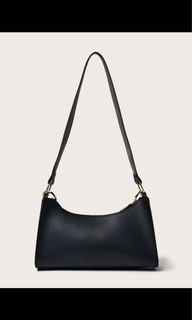 (Category: ) located in . Submitted by wardrobeful (Listing ID 1093888150, Image 1). Description: .