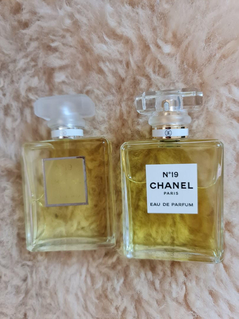 Chanel No 19 Poudre .06 oz / 2 ml Eau De Parfum Mini Vial Spray
