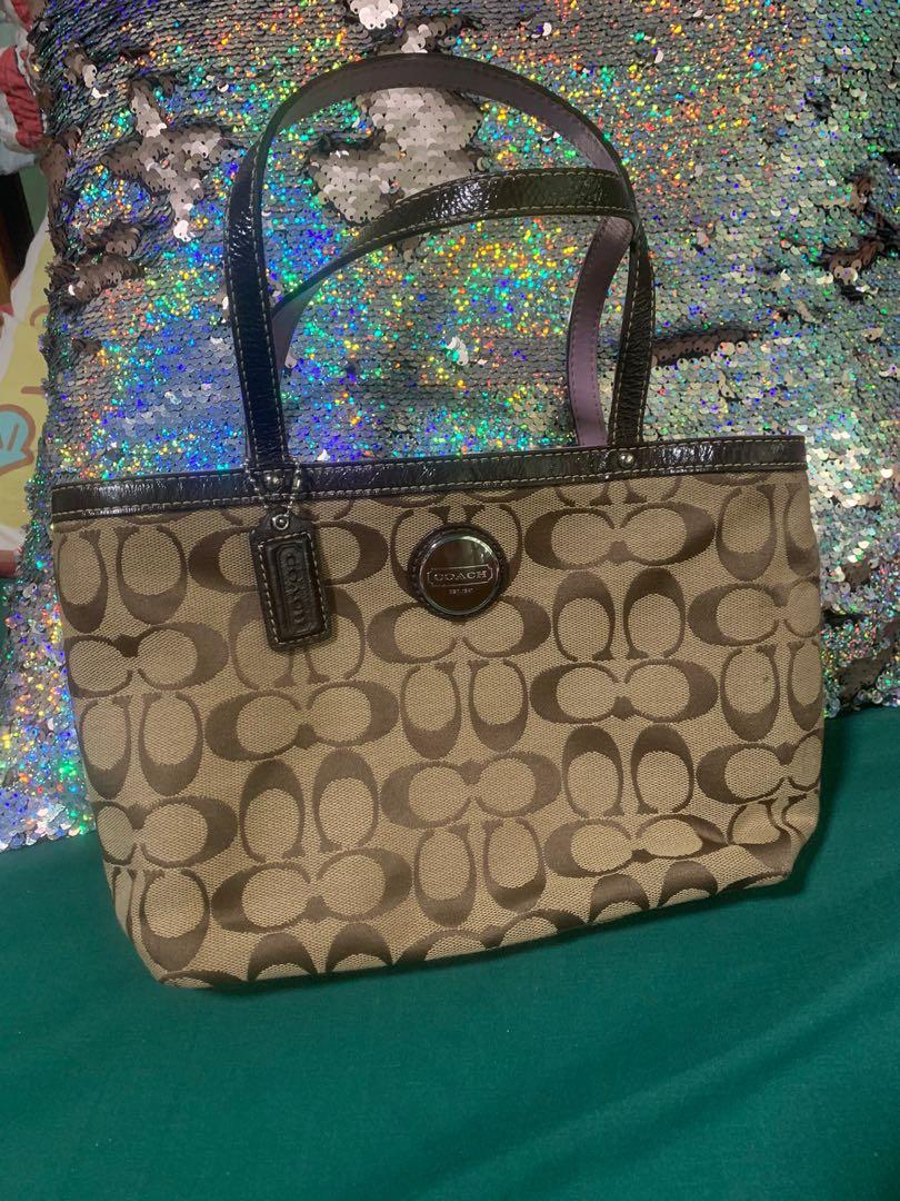 Coach Mini Tote (Category: Luxury Bags & Wallets) located in Paranaque City. Submitted by rubyduya (Listing ID 1093676800, Image 3). Description: In classic Coach Canvas. Original and bought from the US. Discoloration inside the bag due to storage. Please see photos..