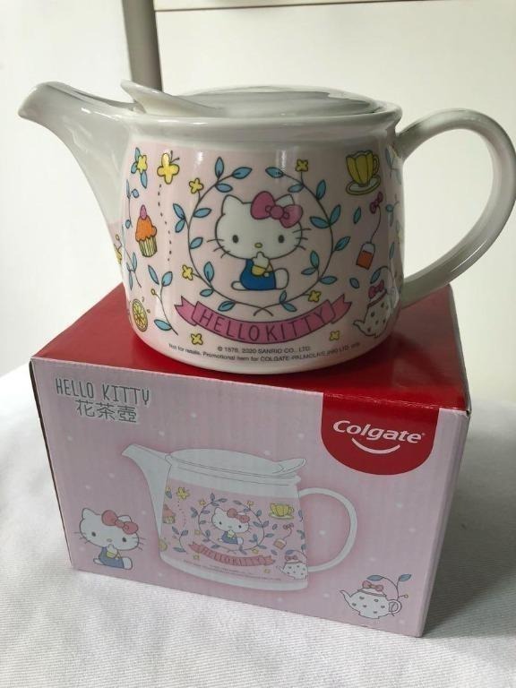 Colgate x Hello Kitty Tea Pot 陶瓷茶壺, 傢俬＆家居, 廚具和餐具, 茶具配件 - Carousell