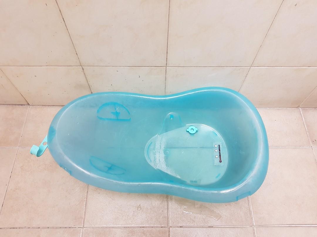 Fisher Price bath tub, Babies & Kids, Babies & Kids Fashion on Carousell