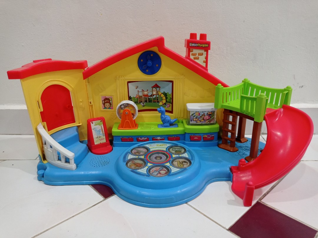 FISHER PRICE LITTLE PEOPLE MUSICAL PRESCHOOL PLAYSET