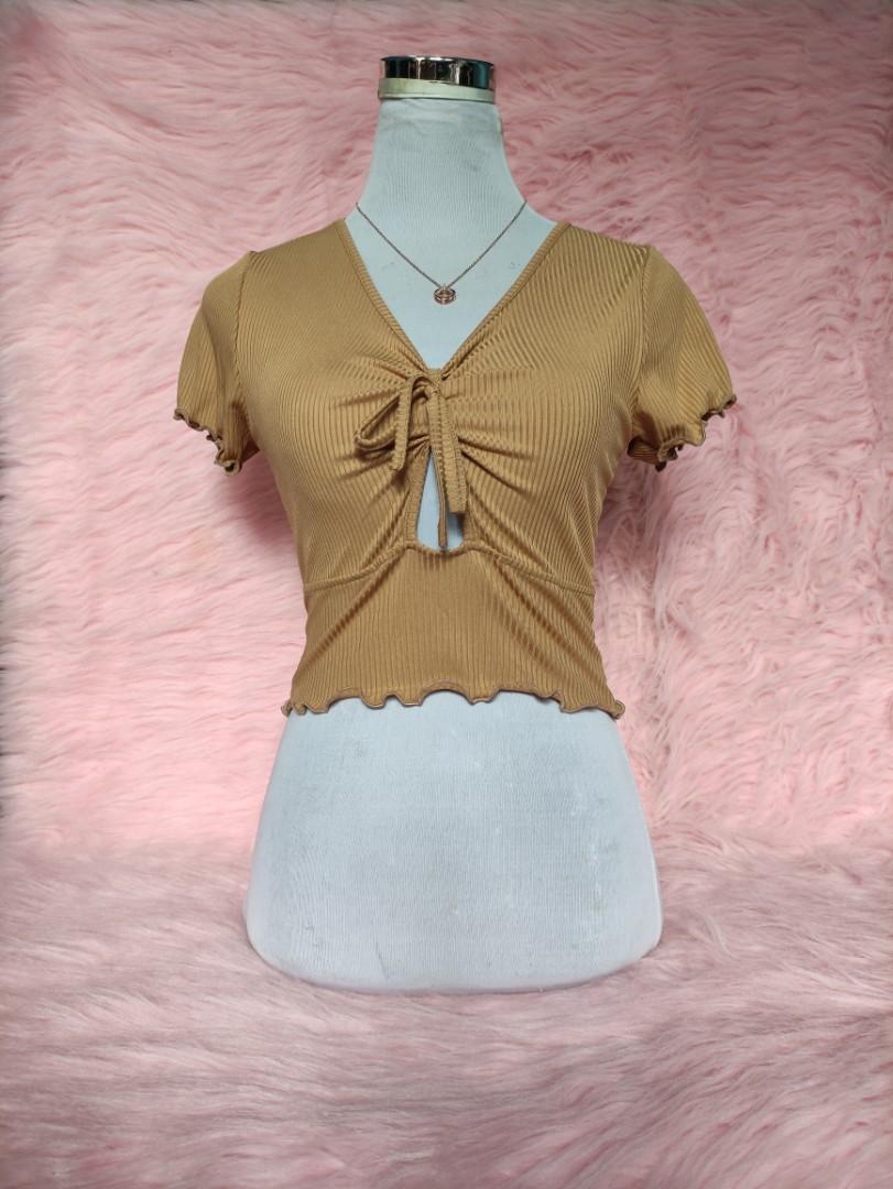Forver 21 Overruns (Category: Blouses) located in Quezon City. Submitted by rmprism (Listing ID 1093761542, Image 2). Description: Overruns sexy tops ♥️ For pick up or delivery via Mr. Speedy or Lalamove.