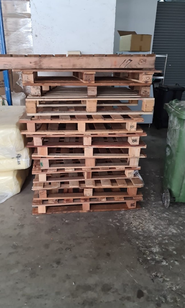 Free pallet to give away, Furniture & Home Living, Furniture, Other