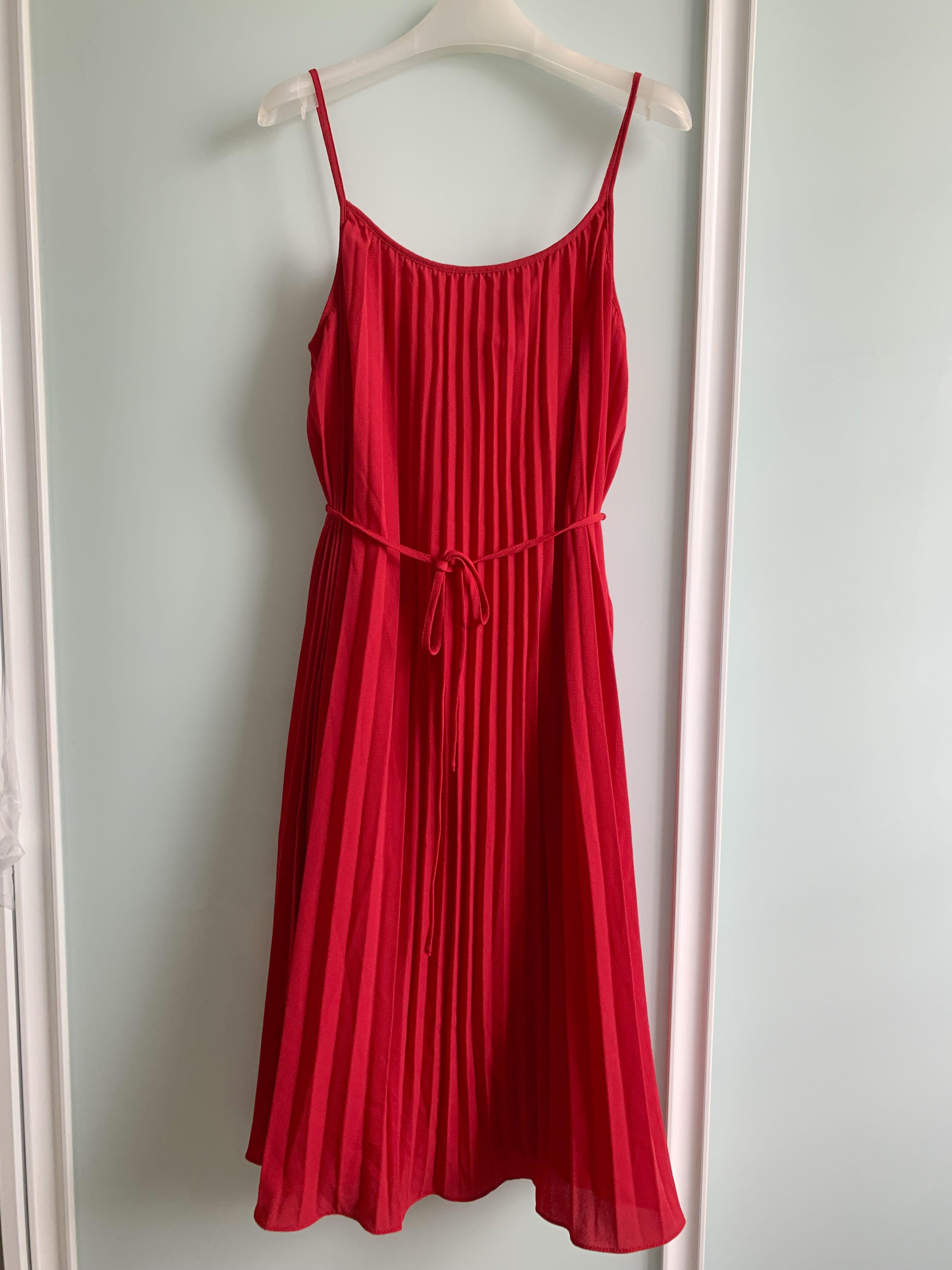 Red pleated dress h&m top