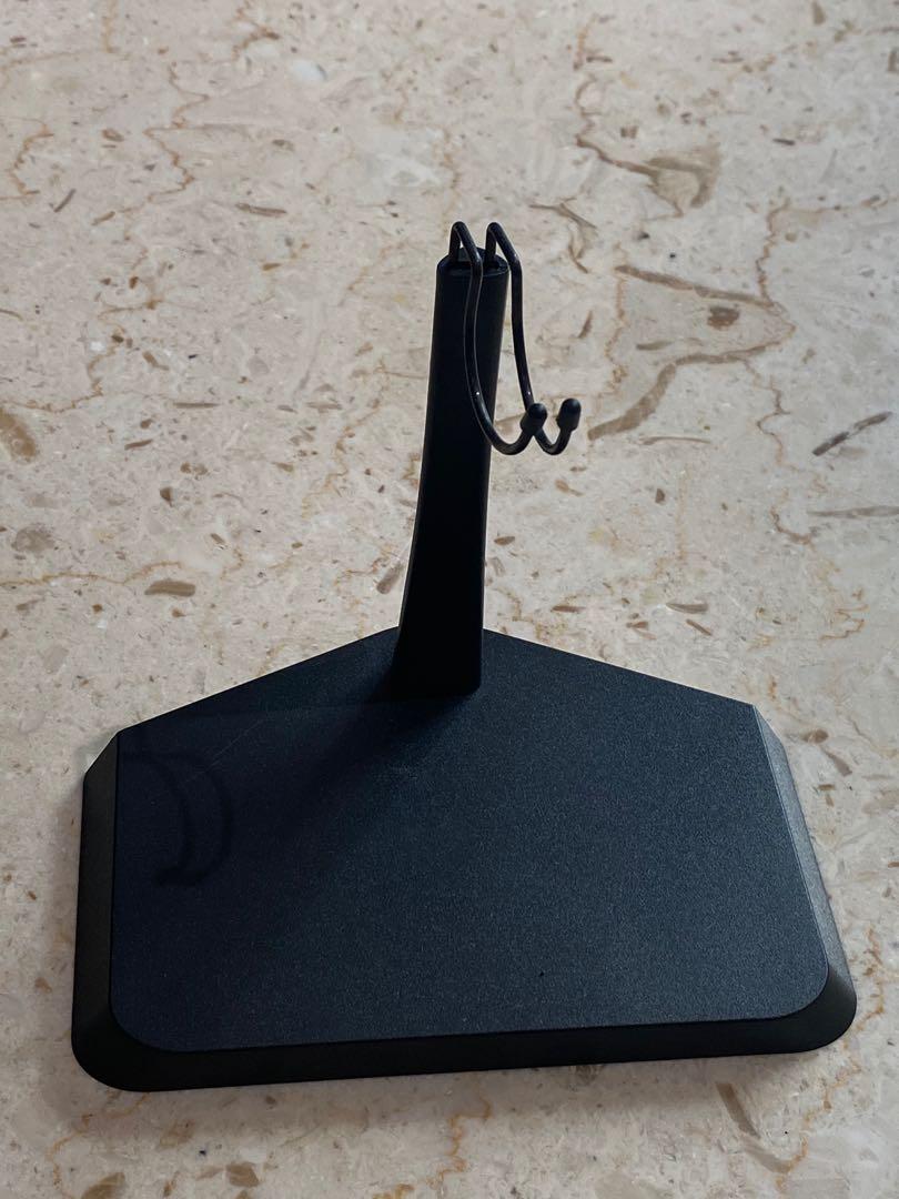 Hot toys sideshow figure stand Ironman wolverine xxmen., Hobbies