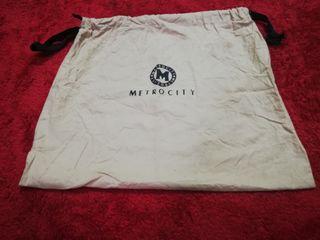 Metro City dust bag 1