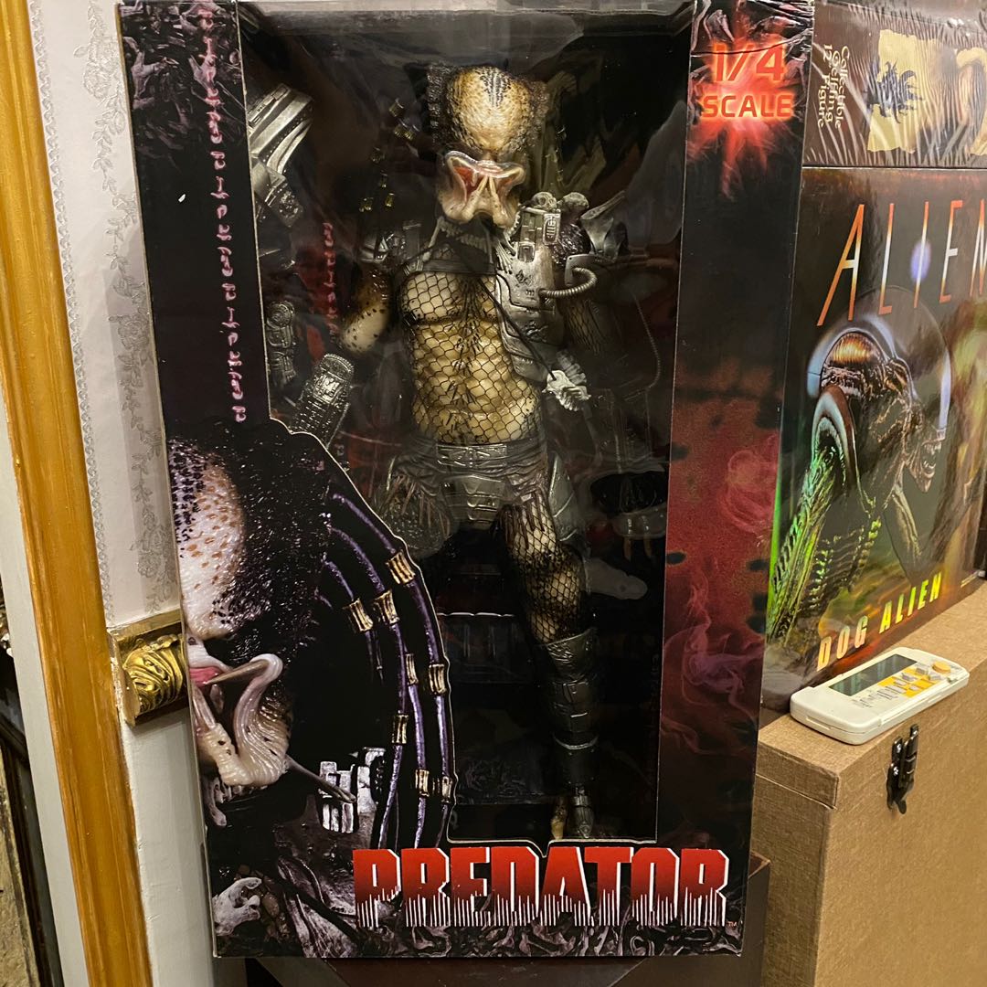 18 inch online predator figure