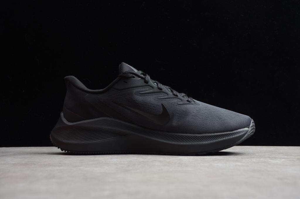 Men all outlet black nikes