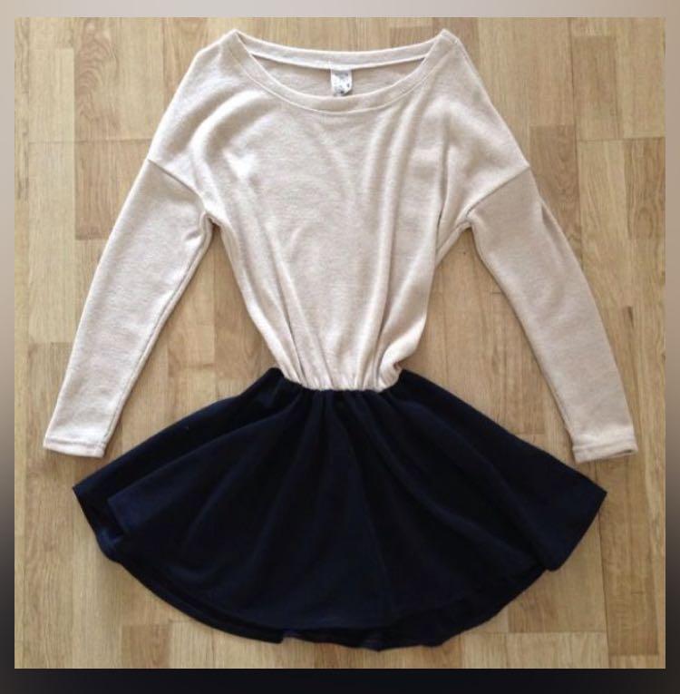 Pullover set (Category: Dresses) located in Singapore. Submitted by whitturtle (Listing ID 1093817332, Image 1). Description: Free size.