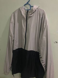 (Category: ) located in . Submitted by preloved_items46 (Listing ID 1093864294, Image 1). Description: .