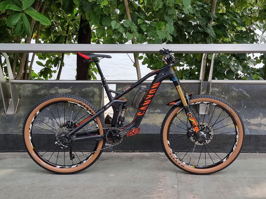 Selling Full Sus MTB 27.5 CANYON STRIVE AL 7.0 in Retro Orange
