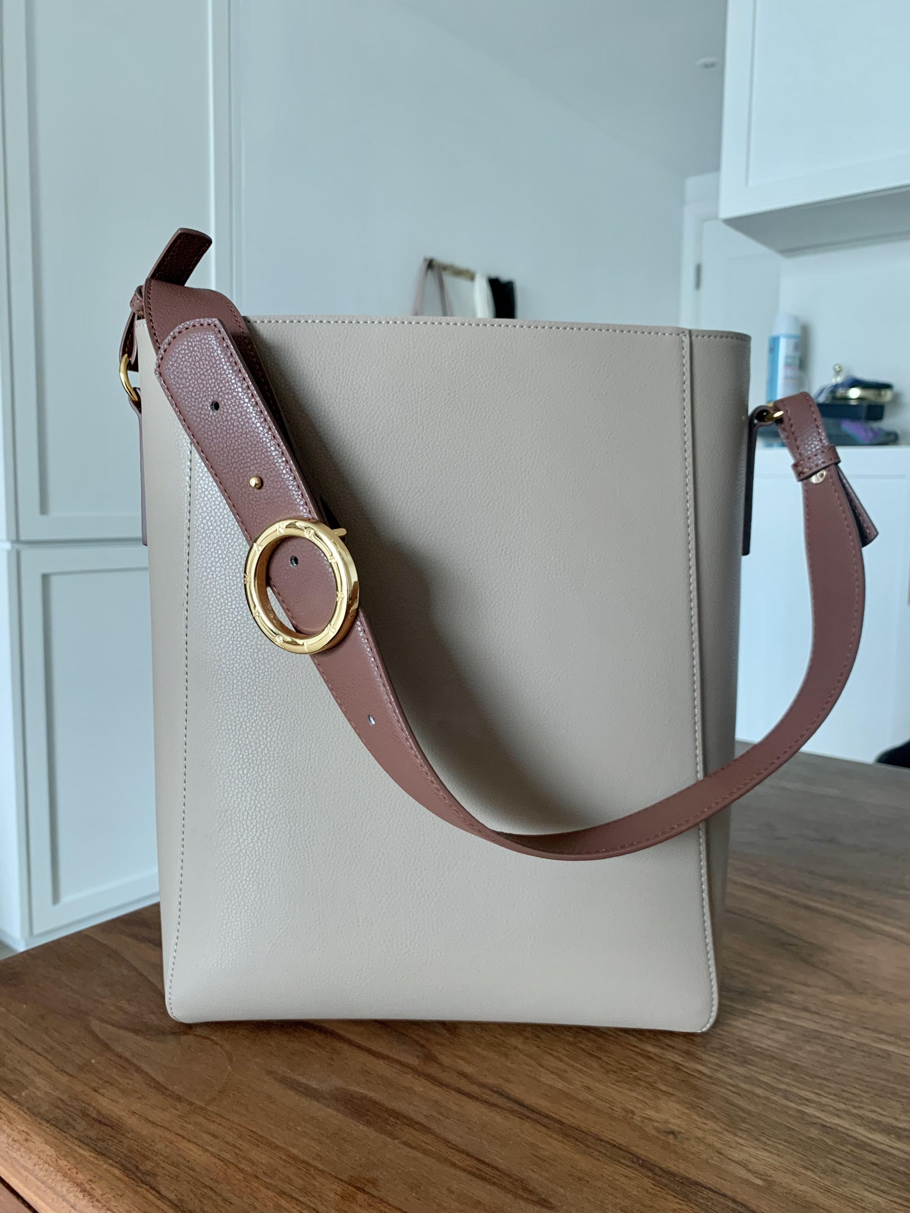 🤩99% new🤩 Parisa Wang leather taupe bucket/ tote bag 杏色真皮