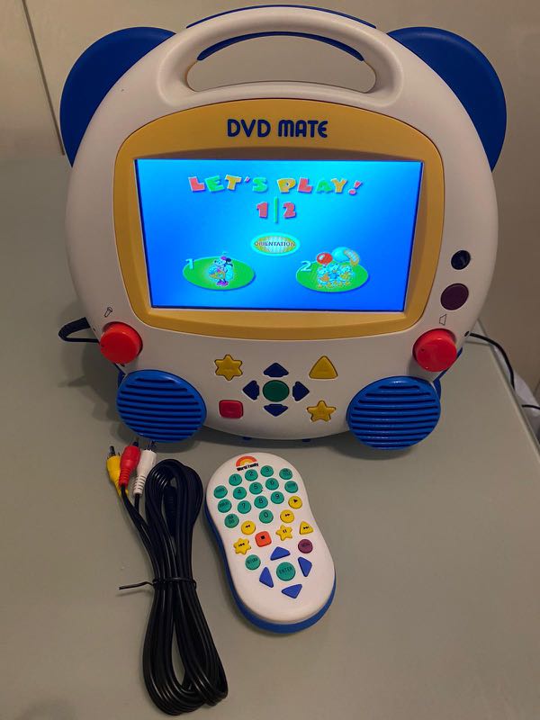 九成新DWE DVD mate /CD player 迪士尼美語世界, 興趣及遊戲, 玩具