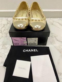 Chanel Flap Camellia (Lambskin) ~ Light Beige / Gold ( Size 35 )