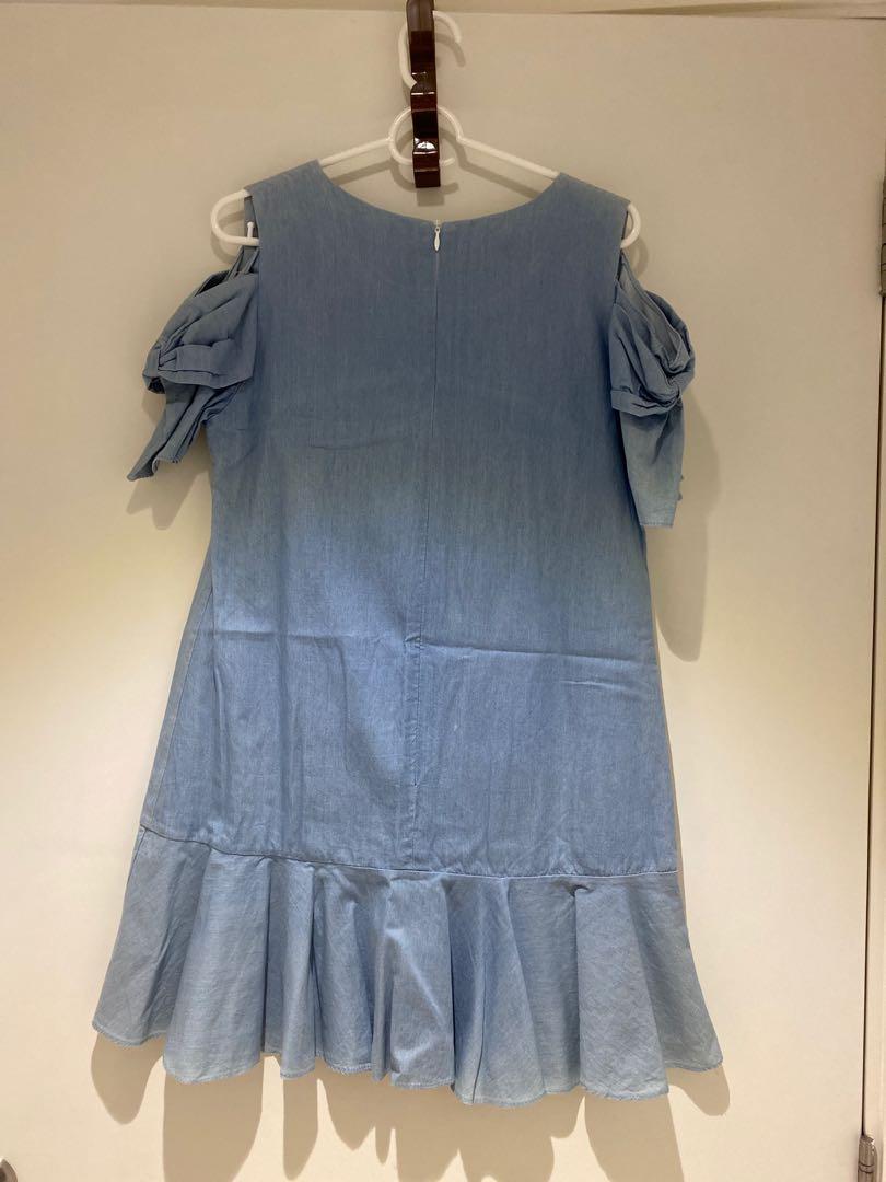 Plus Blue Denim Printed Mesh Cold Shoulder Maxi Dress | PrettyLittleThing