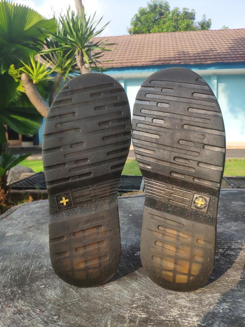 DR. Martens Oakford Grizzly Fesyen Pria Sepatu Sepatu Boot di