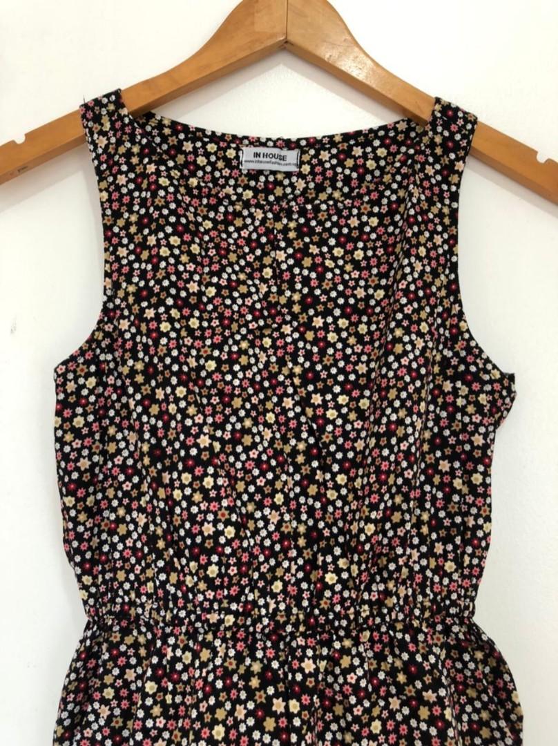 Floral Dress (Category: Dresses) located in Tanza. Submitted by beyondbasic.ph (Listing ID 1093954219, Image 2). Description: VGUC ; No flaws at all Fits S-M best Brand: In house Bought in SG Super nice Everything is priced at it's LOWEST. No haggling pls!.