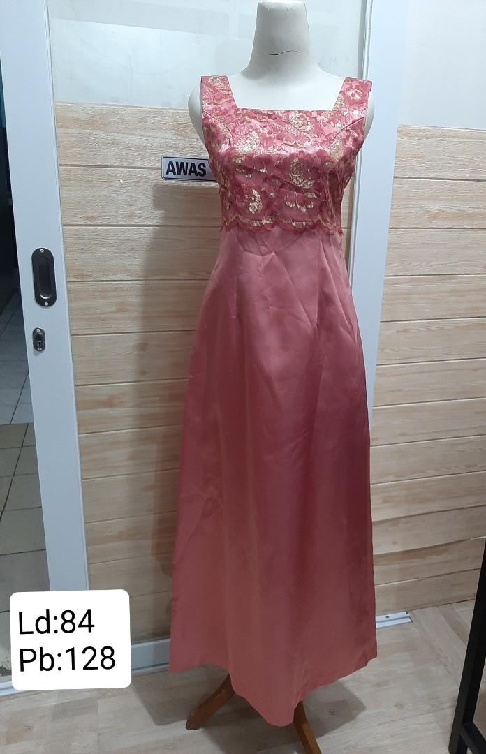 Gaun satin kombinasi brokat