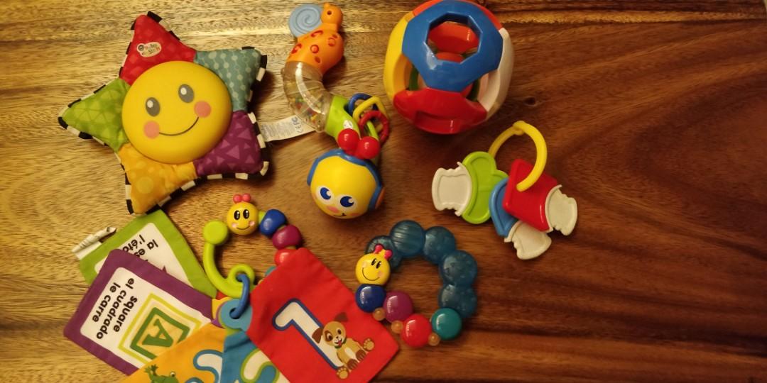 Infant Toys (Category: Infant Playtime) located in Paranaque City. Submitted by kng_preloved (Listing ID 1094122086, Image 2). Description: baby einstein toy set.