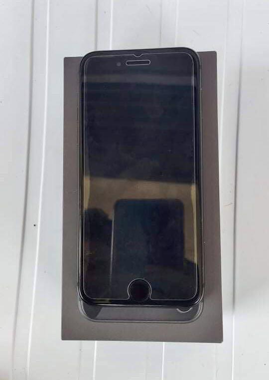 Iphone 8 64gb Globelocked (Category: iPhone 8 Series) located in Cebu City. Submitted by markid0956 (Listing ID 1094026847, Image 1). Description: Iphone 8 64g globelocked Smooth No Issue Screen was changed New battery You can test upon meet ups .