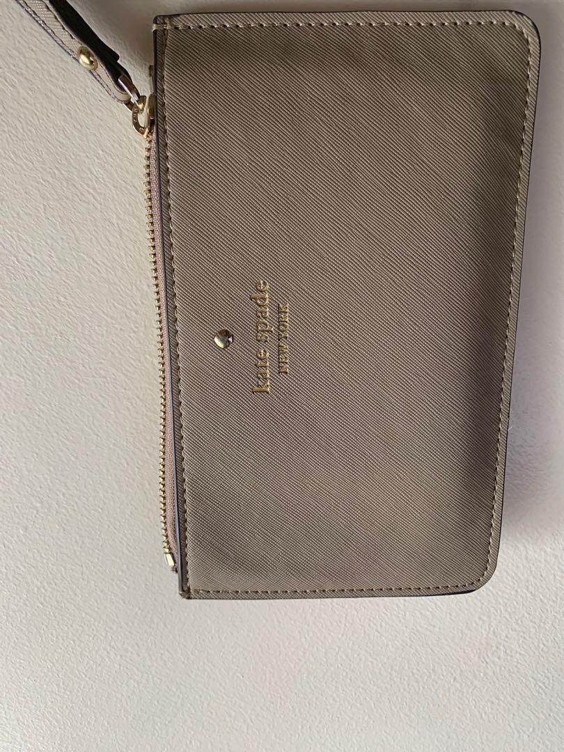 Kate Spade Pouch (Category: Luxury Bags & Wallets) located in Pasig City. Submitted by skylistings_c (Listing ID 1093985888, Image 2). Description: Never been used. Gift to me during Christmas Party kaso never ko nagamit. .