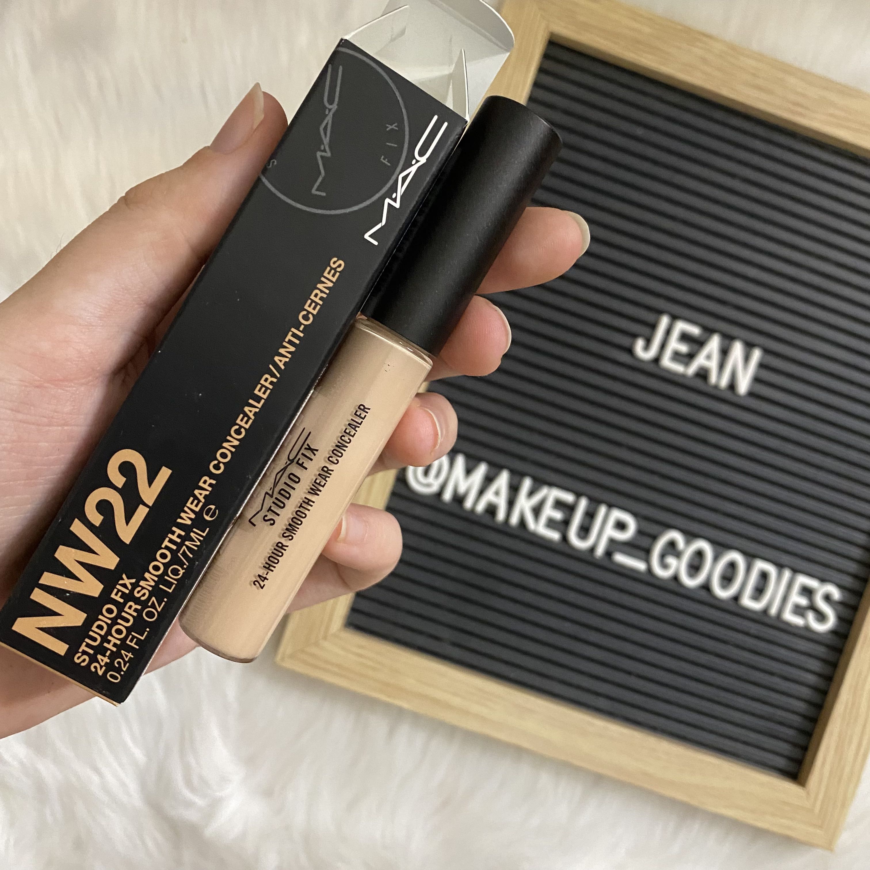 MAC Studio Fix Concealer in NW22, Beauty & Personal Care, Face, Makeup on  Carousell