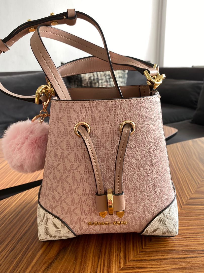 THE BAG REVIEW: MICHAEL KORS MERCER GALLERY EXTRA-SMALL COLOR-BLOCK LOGO  BUCKET CROSSBODY BAG 