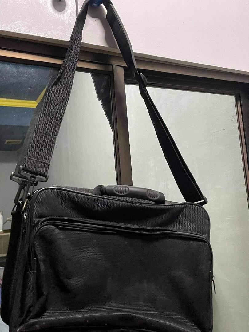 Old but in good condition laptop bag (Category: Laptop Bags & Sleeves) located in Manila. Submitted by ysa_declutters (Listing ID 1094086951, Image 1). Description: old but in good condition laptop bag. has many compartments and will keep your laptop safe..