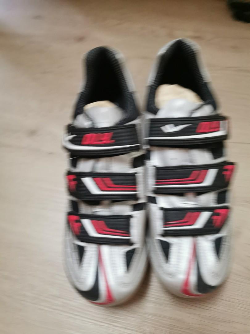 Cycling shoes clearance 42