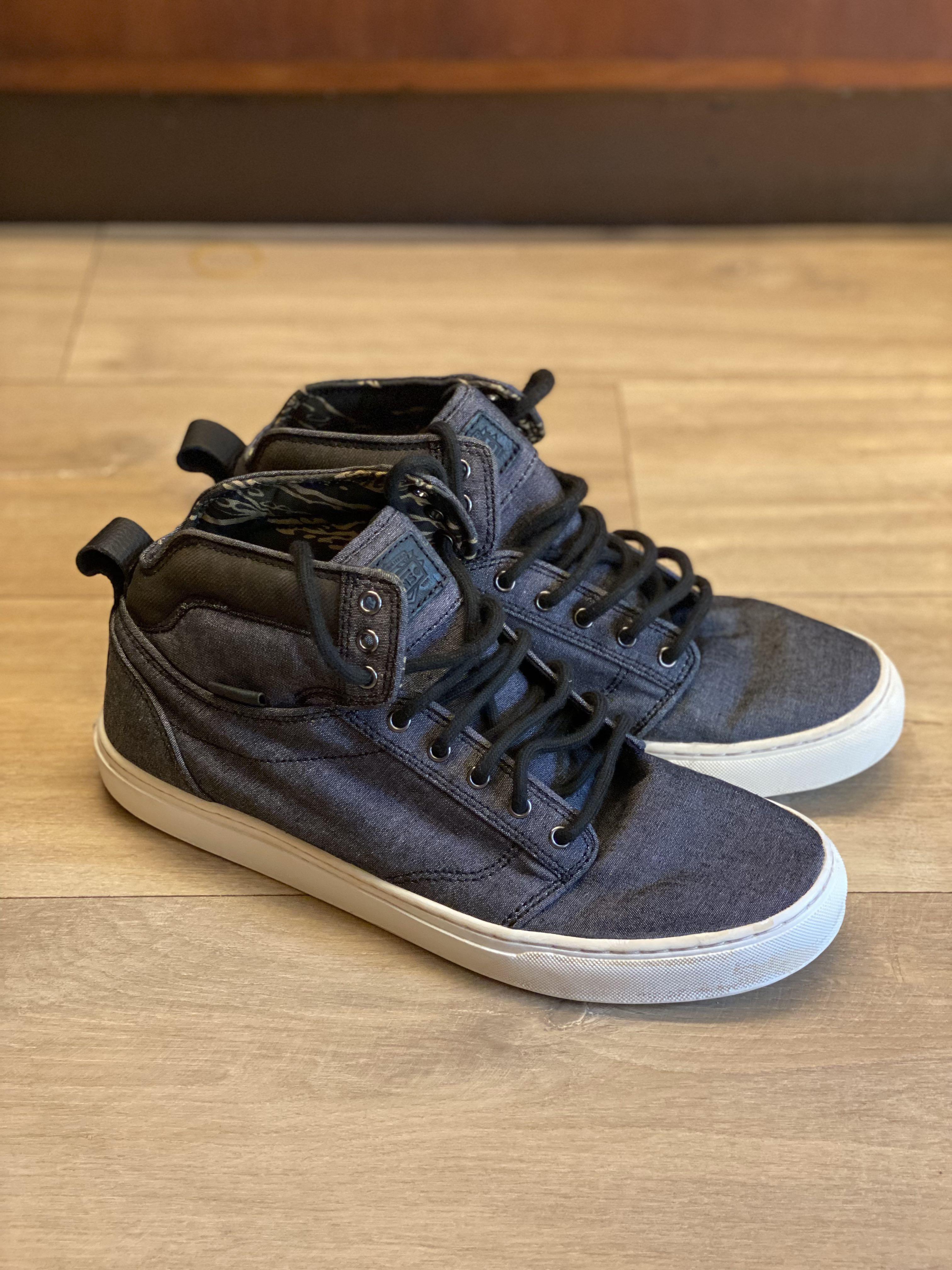 vans mid chukka