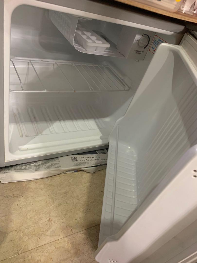 Panasonic NRAE51SH Mini Bar Fridge, TV & Home Appliances, Kitchen Appliances, Refrigerators