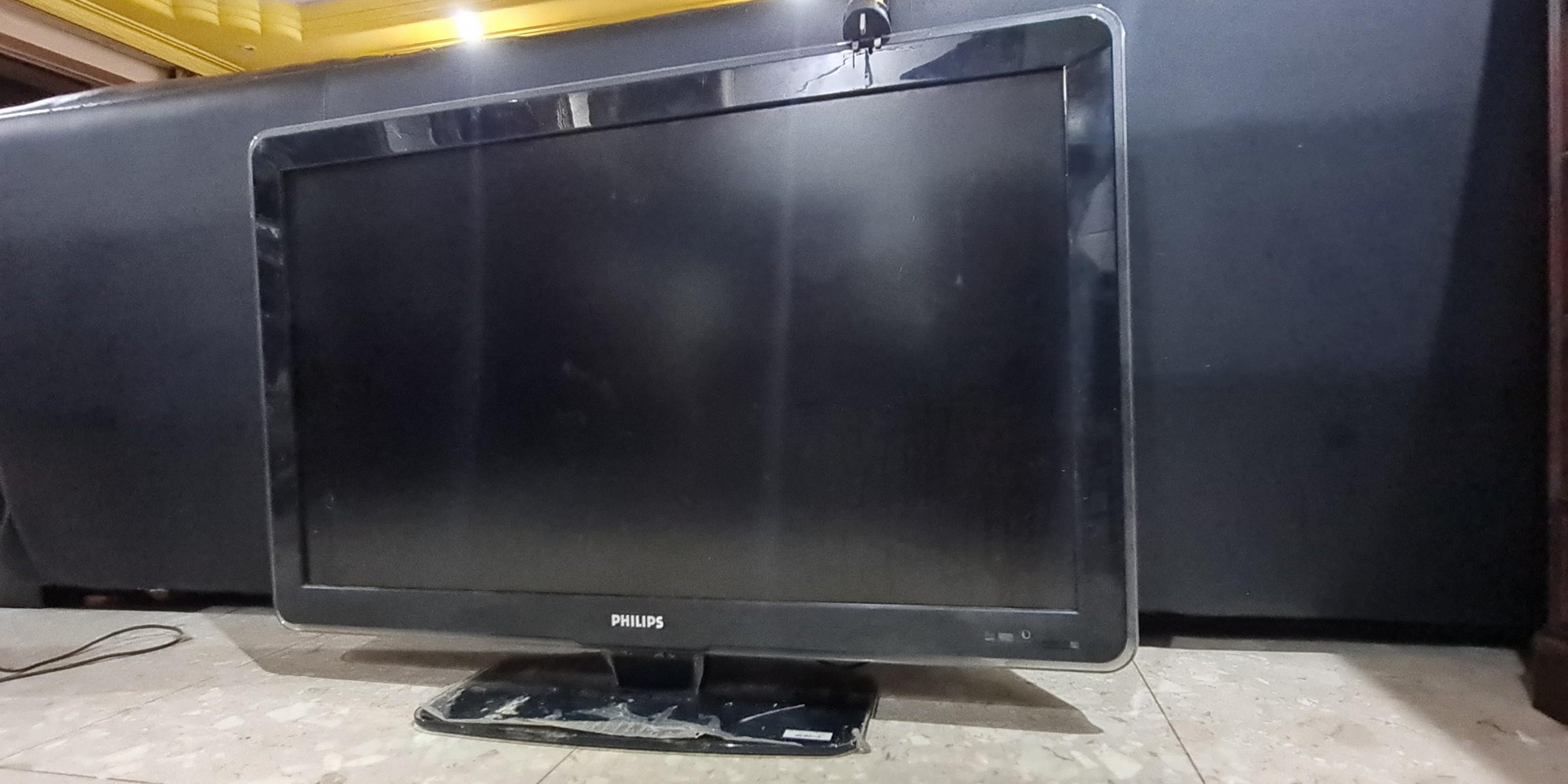Philips 42" LCD TV, TV & Home Appliances, TV & Entertainment, TV on ...