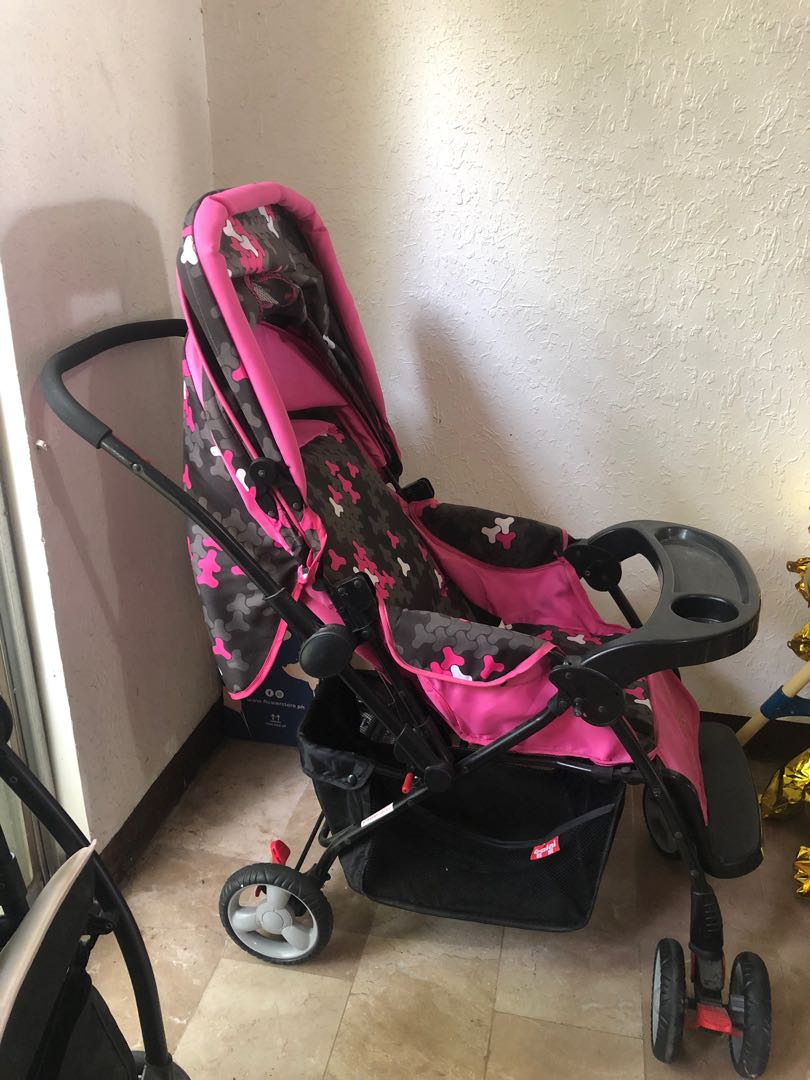 PINK AND BLACK BABY STROLLER, Babies & Kids, Going Out, Strollers on  Carousell