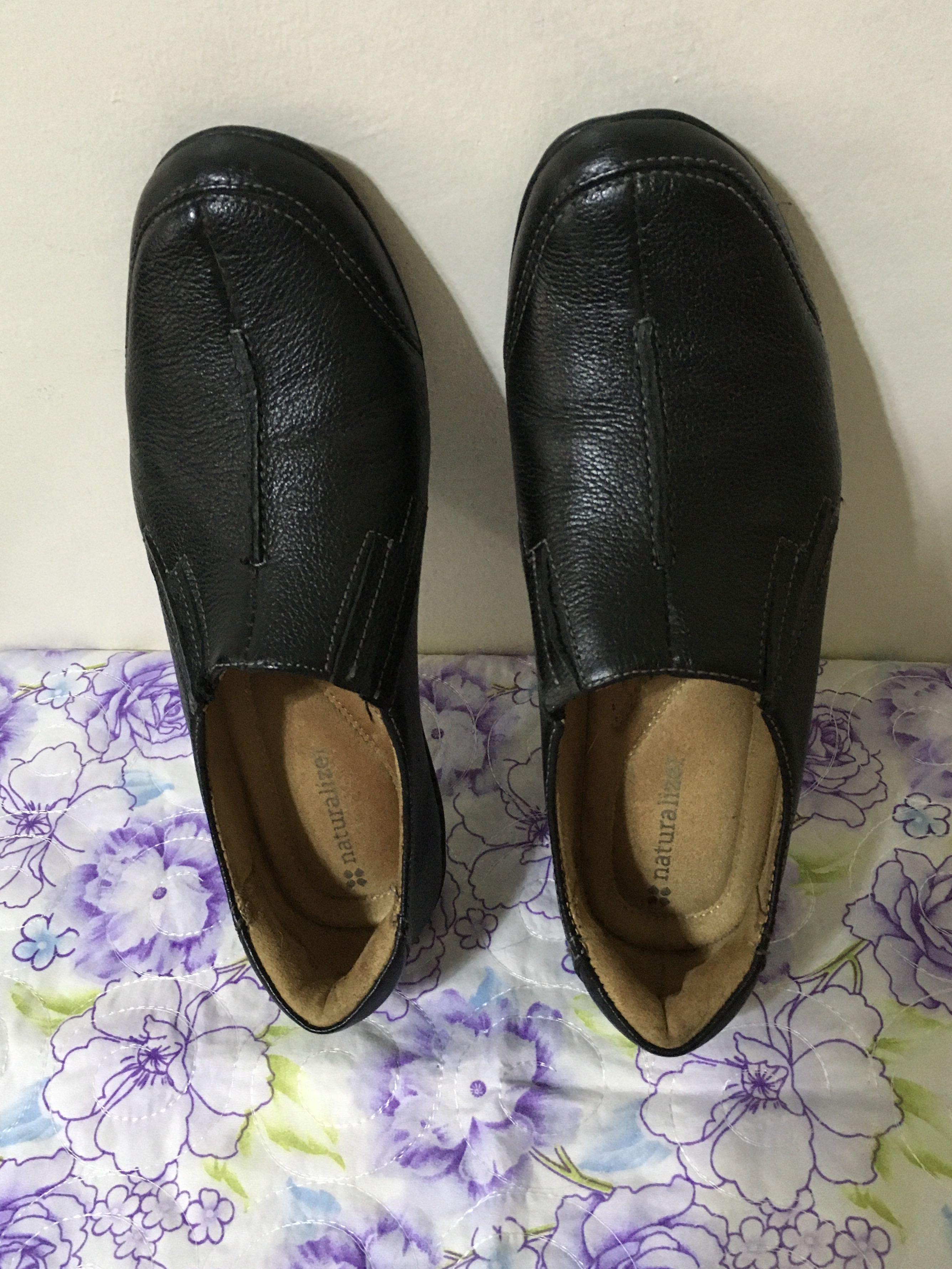 Pre-loved: Naturalizer Flats (Black leather, US 8M) (Category: Flats & Sandals) located in Makati City. Submitted by declutteringlinlin (Listing ID 1093933439, Image 2). Description: Brand: Naturalizer Size: US 8M / UK 6 Condition: Pre-loved. Very good condition. RFS: Disposing unnecessary and unwanted stuffs. No box. Mode of Payment: BPI, BDO, Gcash or Palawan Express. #Naturalizer #Blackshoes #LeatherShoes #Preloved #FashionForLess #declutterin