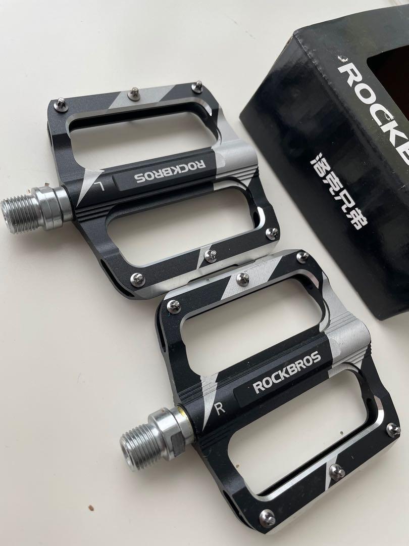 Road/Mountain Bike Pedal with FREE water bottle cage, Sports Equipment