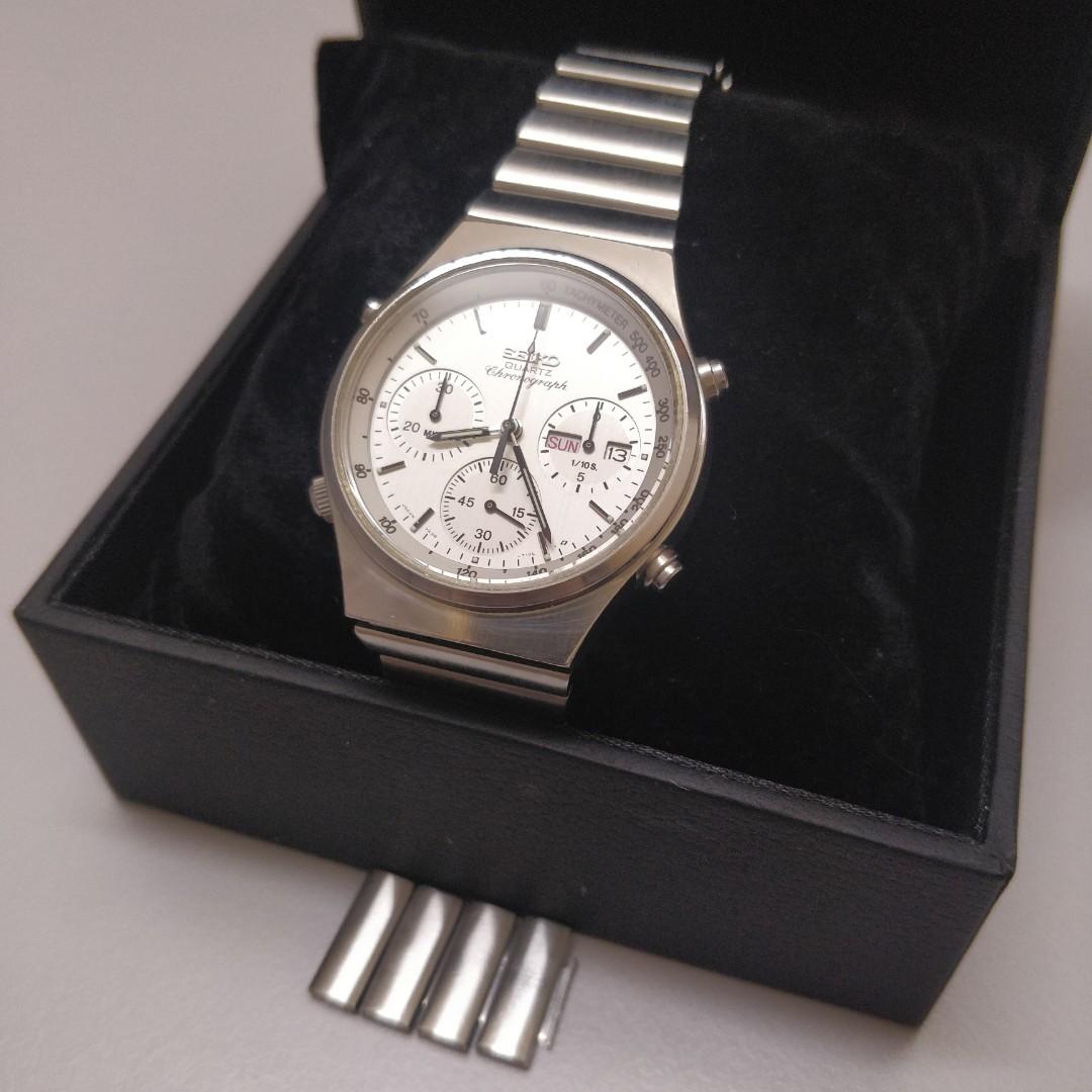 Seiko 7A38 7190 Vintage Chronograph Silver White Dial James Bond, Men's  Fashion, Watches & Accessories, Watches on Carousell