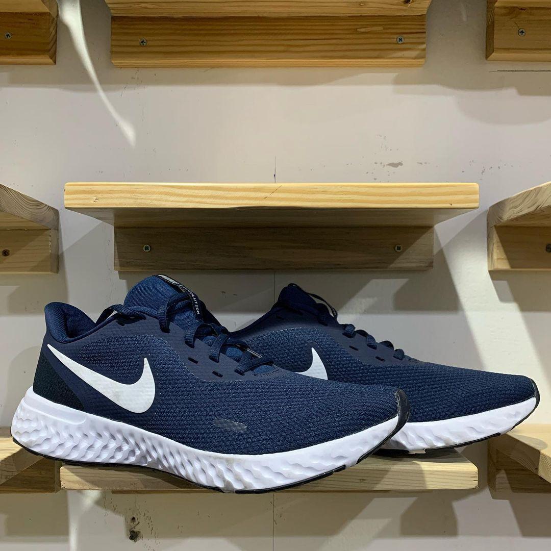 size 44) Nike revolution 5 authentic, Fesyen Pria, Sepatu , Sneakers di  Carousell