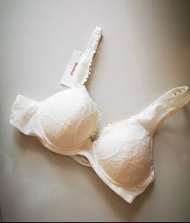 (Category: ) located in . Submitted by playfully (Listing ID 1094037531, Image 1). Description: .