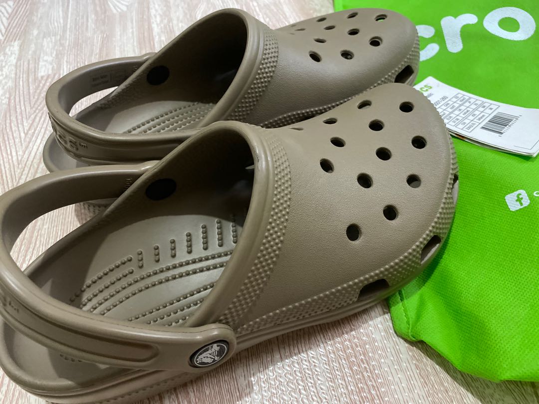 Authentic and Original Crocs Classic Clog Khaki M5 W7, Women's Fashion,  Footwear, Slippers and slides on Carousell